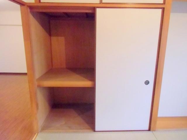 Receipt. Futon can be accommodated