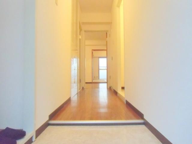 Entrance. Corridor part