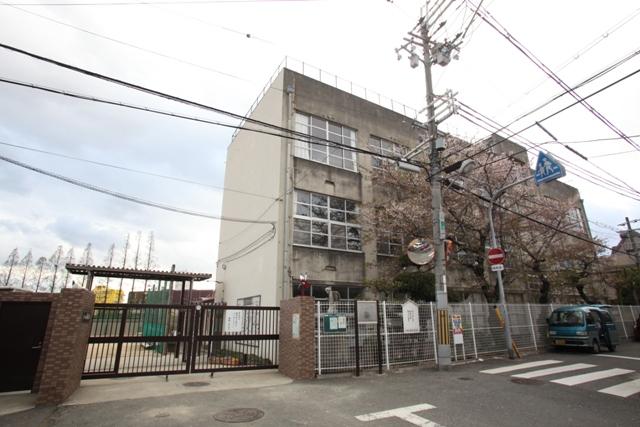 Primary school. Higashi Osaka Municipal pilfered up to elementary school 943m