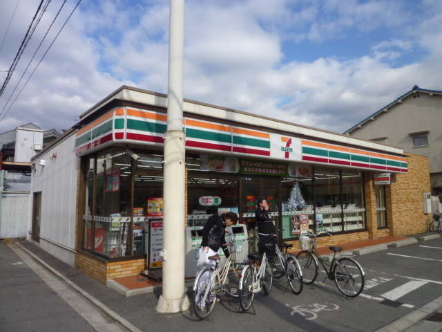 Convenience store. Seven-Eleven Higashi-1375-chome up (convenience store) 488m