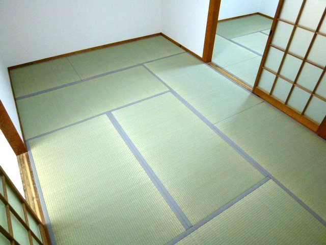 Living and room. Japanese-style of the day is good! 