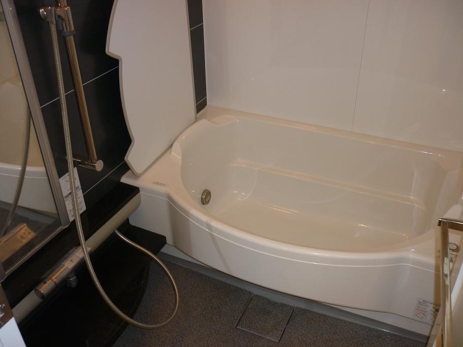 Bathroom. Indoor (11 May 2013) Shooting 1418 size of the bathroom. You can also enjoy sitz bath in the egg-shaped tub.