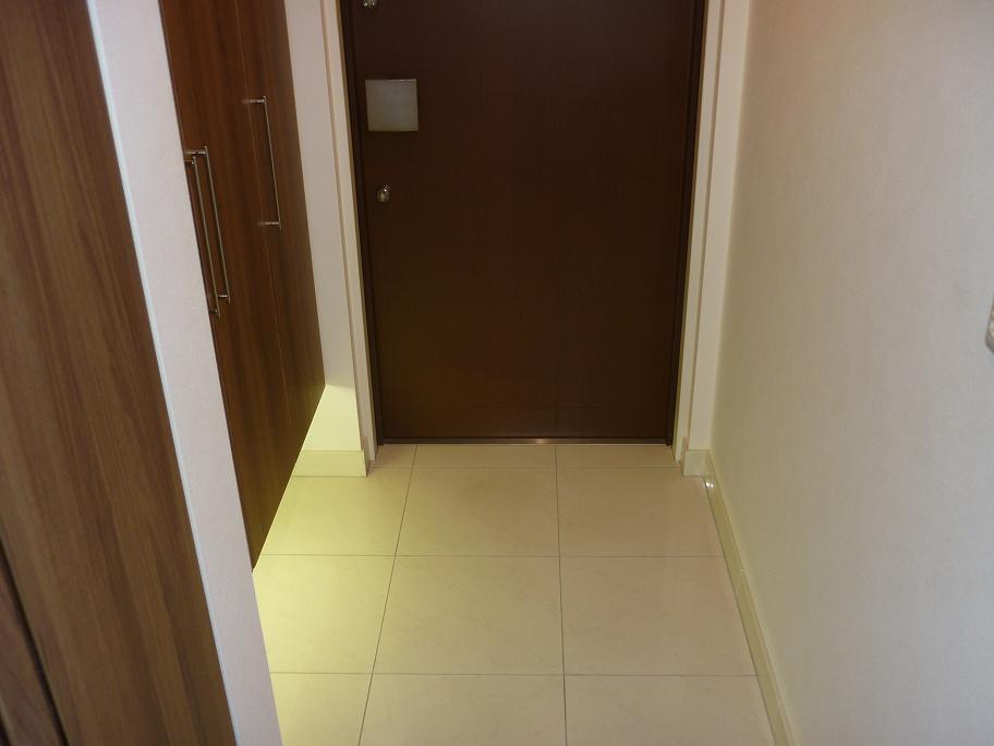 Entrance. Local (11 May 2013) Shooting