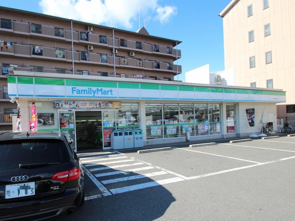 Convenience store. 249m to FamilyMart Higashi Nishizutsumi shop