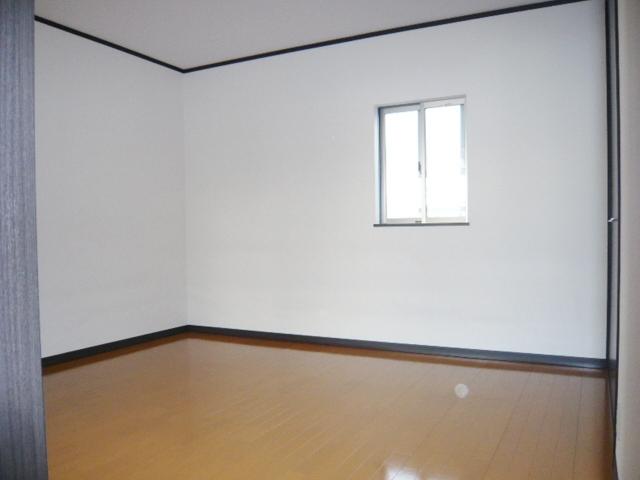 Non-living room. The second floor is an 8-quires of Western-style. It is bright in the east! !
