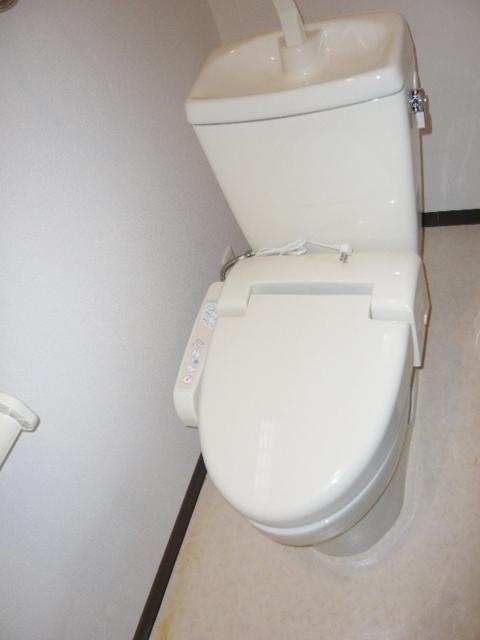 Toilet. The first floor toilet. With Washlet! ! 