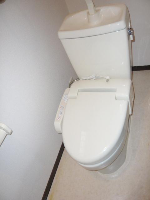 Toilet. The first floor toilet. With Washlet! !
