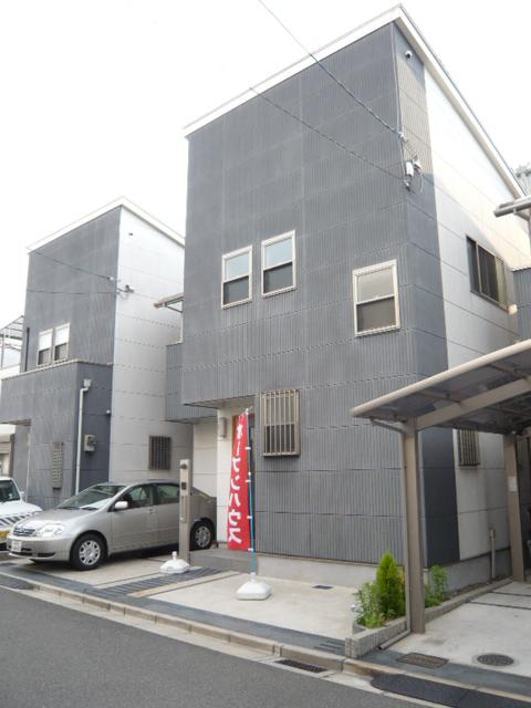 Local appearance photo. It is a photograph from an oblique.