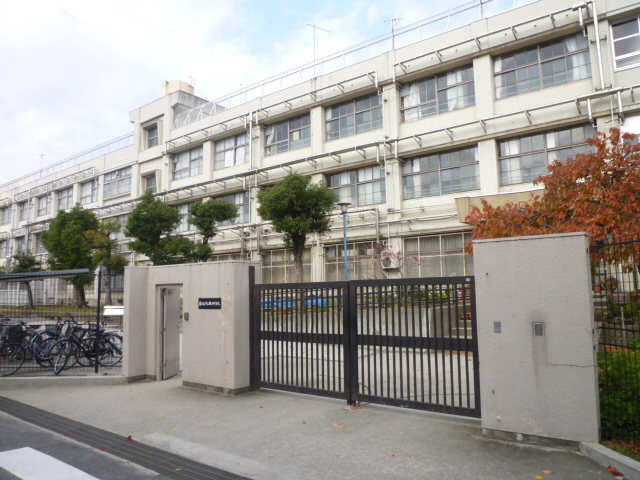 Junior high school. Higashi Osaka Municipal Mito junior high school (junior high school) up to 522m