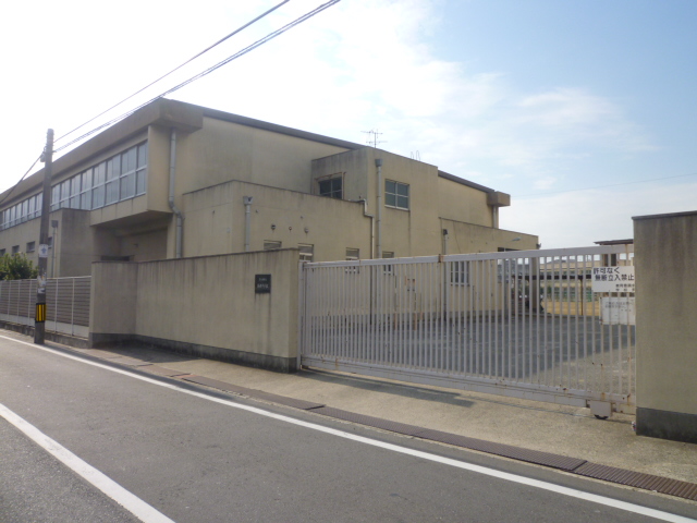 Junior high school. Higashi Osaka Municipal pilfered junior high school (junior high school) up to 1152m