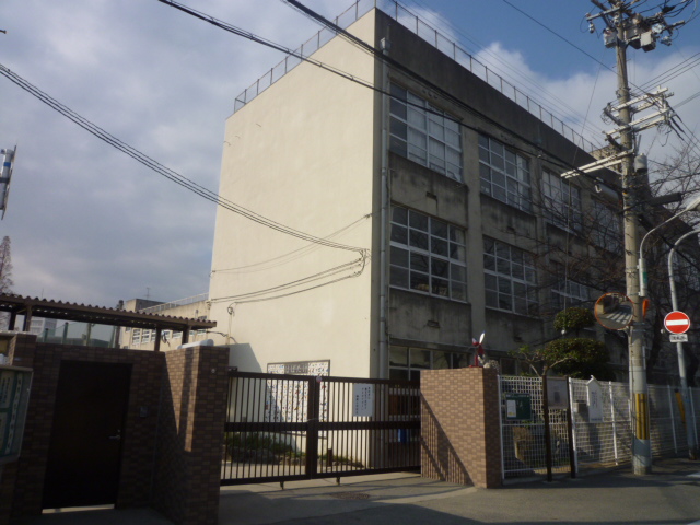 Primary school. 730m to the Higashi-Osaka Municipal Nishizutsumi elementary school (elementary school)