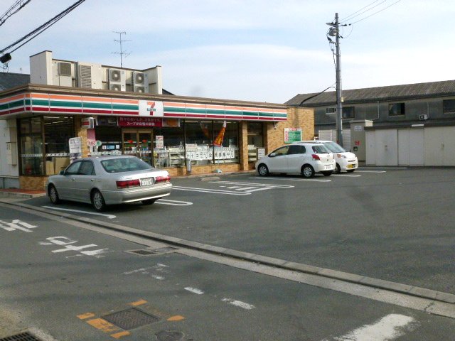 Convenience store. Seven-Eleven Higashi Inaba 3-chome up (convenience store) 455m