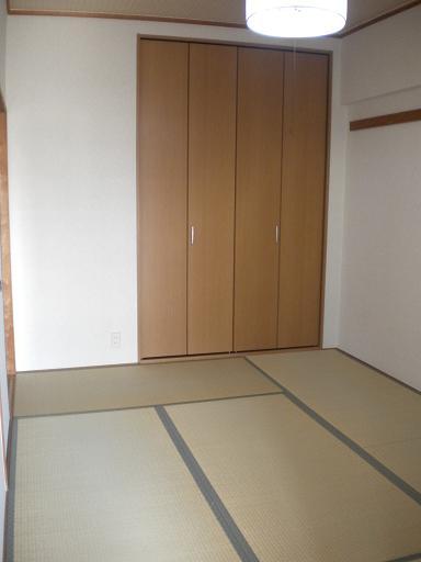 Non-living room. Indoor (12 May 2013) Shooting