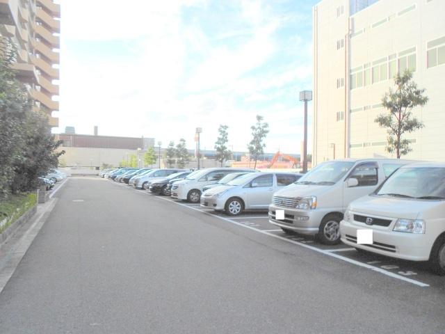 Other common areas. Parking is one free! !