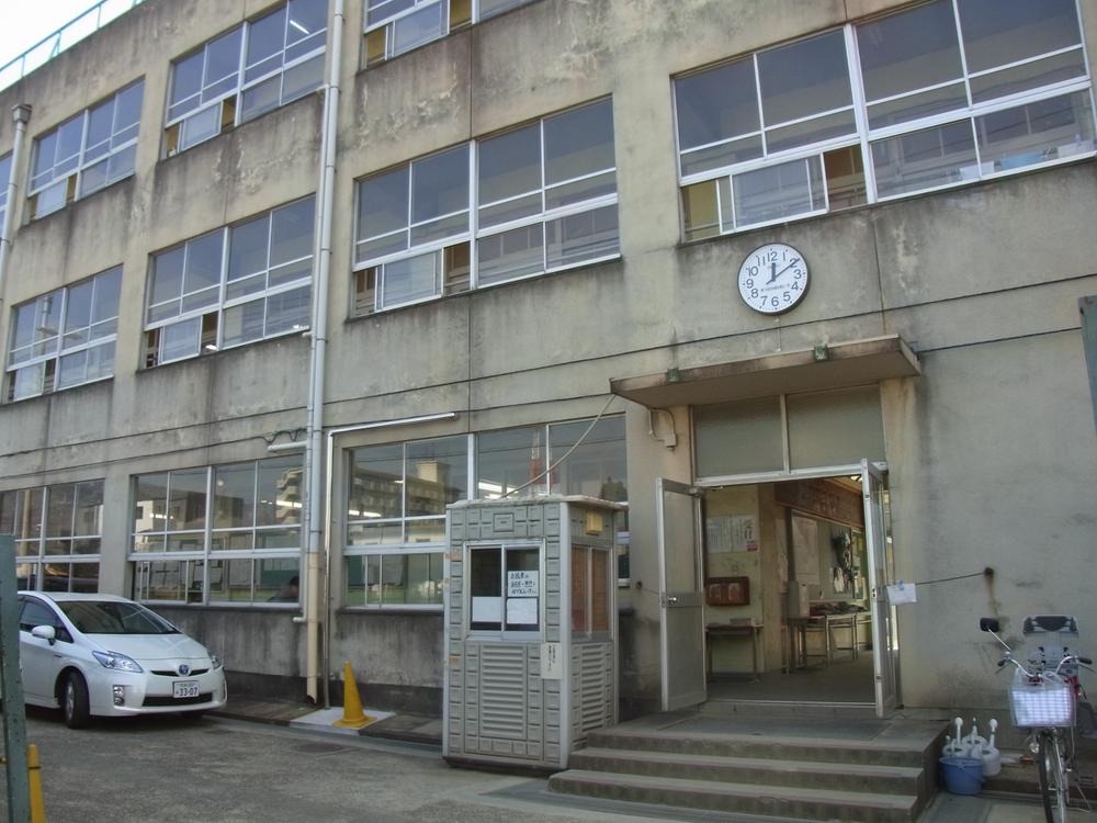 Primary school. Higashi Osaka Municipal Ikeshima to elementary school 1099m