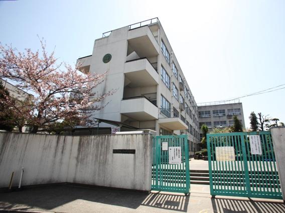 Primary school. Higashi-Osaka City Museum of Aida to the south elementary school 635m