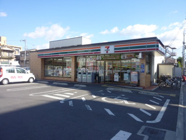 Convenience store. Seven-Eleven Higashi Kosaka 3-chome up (convenience store) 382m