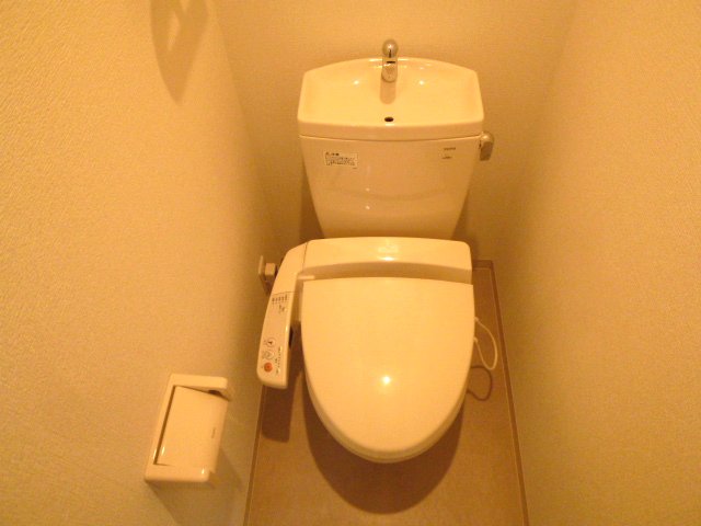Toilet. Warm toilet seat is comfortable to sit up! ! 
