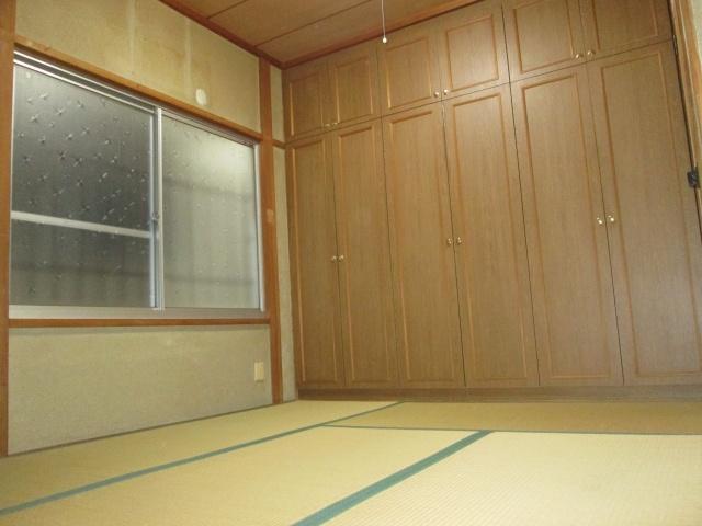 Non-living room. Storage is abundant Japanese-style room