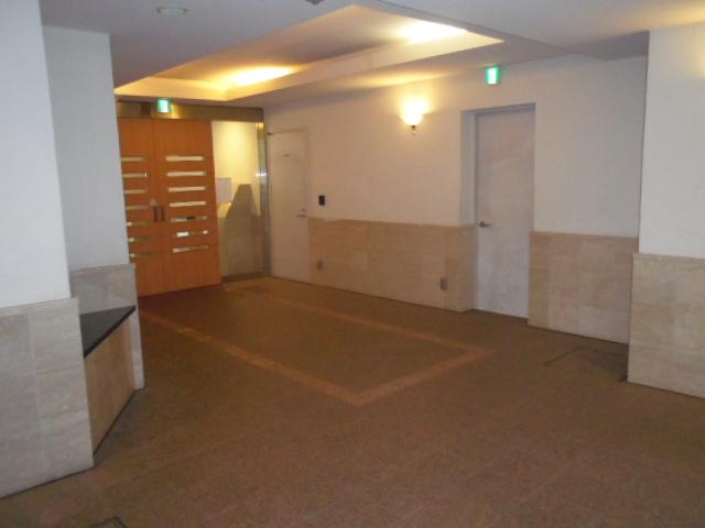 Entrance. Common areas