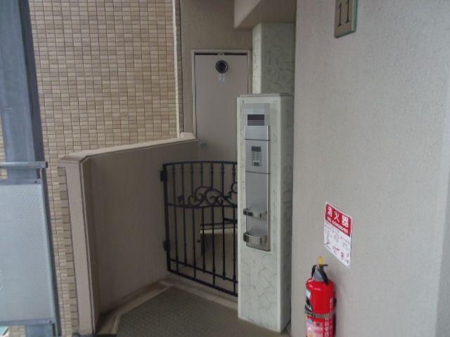 Entrance. Local (11 May 2013) Shooting