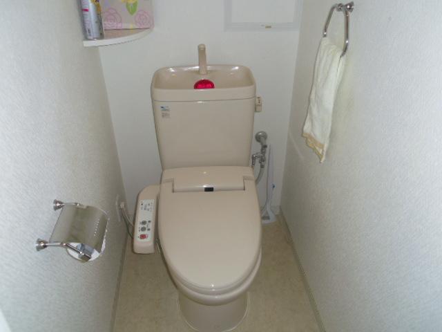 Toilet. Indoor (11 May 2013) Shooting