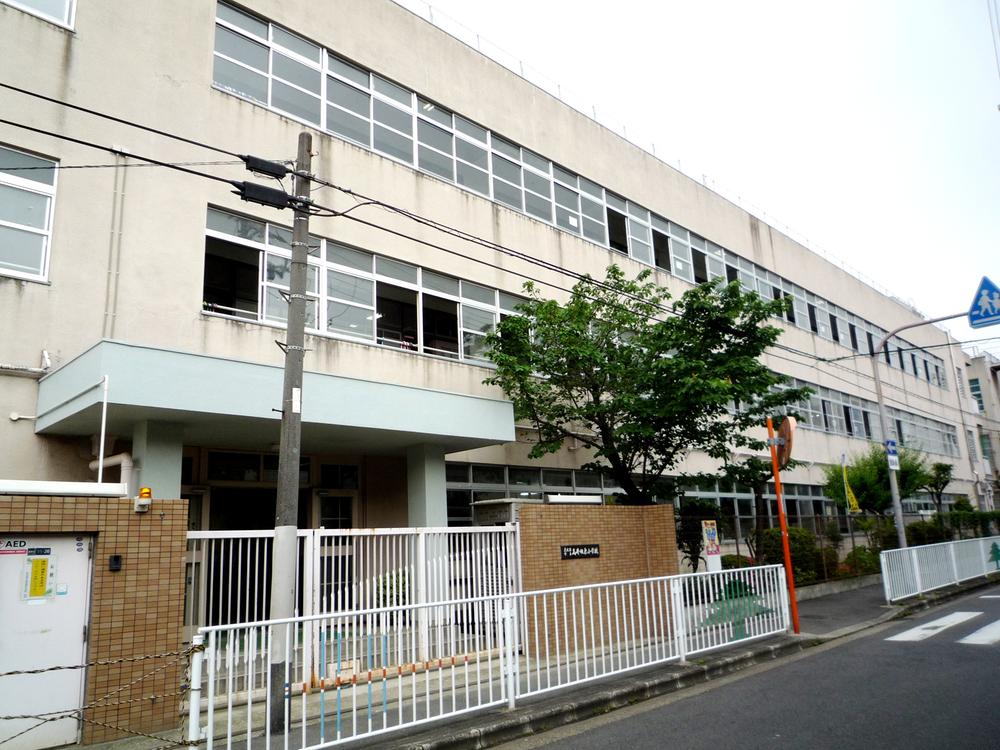 Primary school. Higashi Osaka Municipal Takaida 261m to East Elementary School