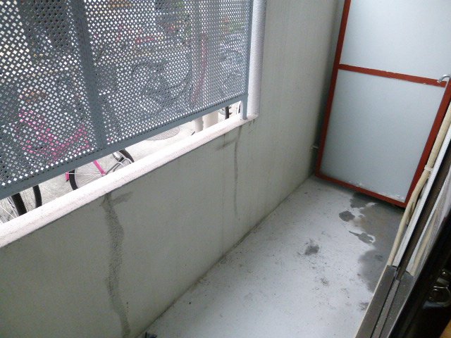 Balcony. Day ・ Ventilation is good. 