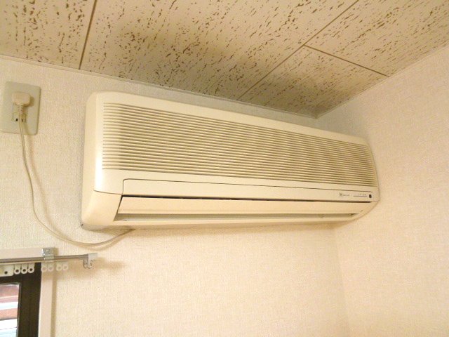 Other Equipment. Air conditioning is equipped with 1 groups. 