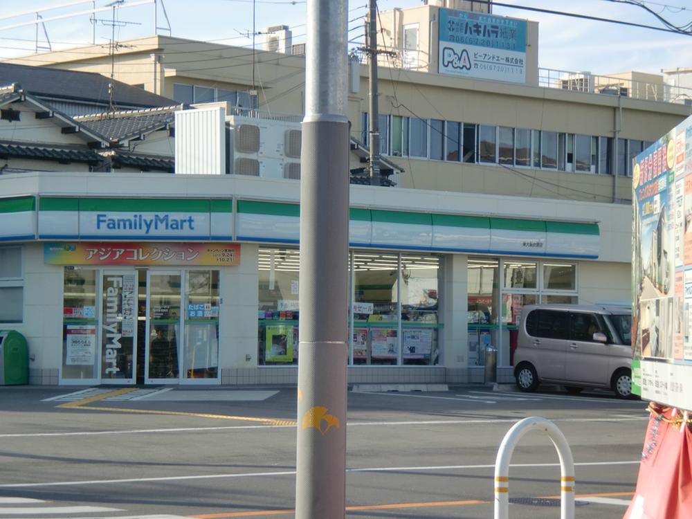 Convenience store. Convenient, even in the middle of the night because there is a convenience store at the 80m walk 1 minute to FamilyMart