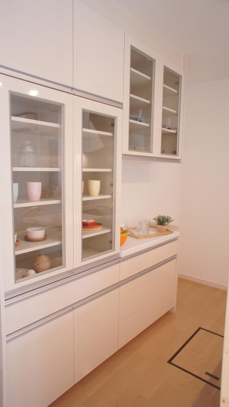 Kitchen. Cupboard mounting example