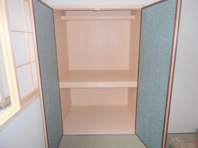 Receipt. Closet of Japanese-style room, Futon can be accommodated