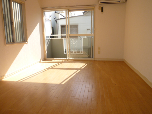 Living and room. About dazzling day is a good room ☆