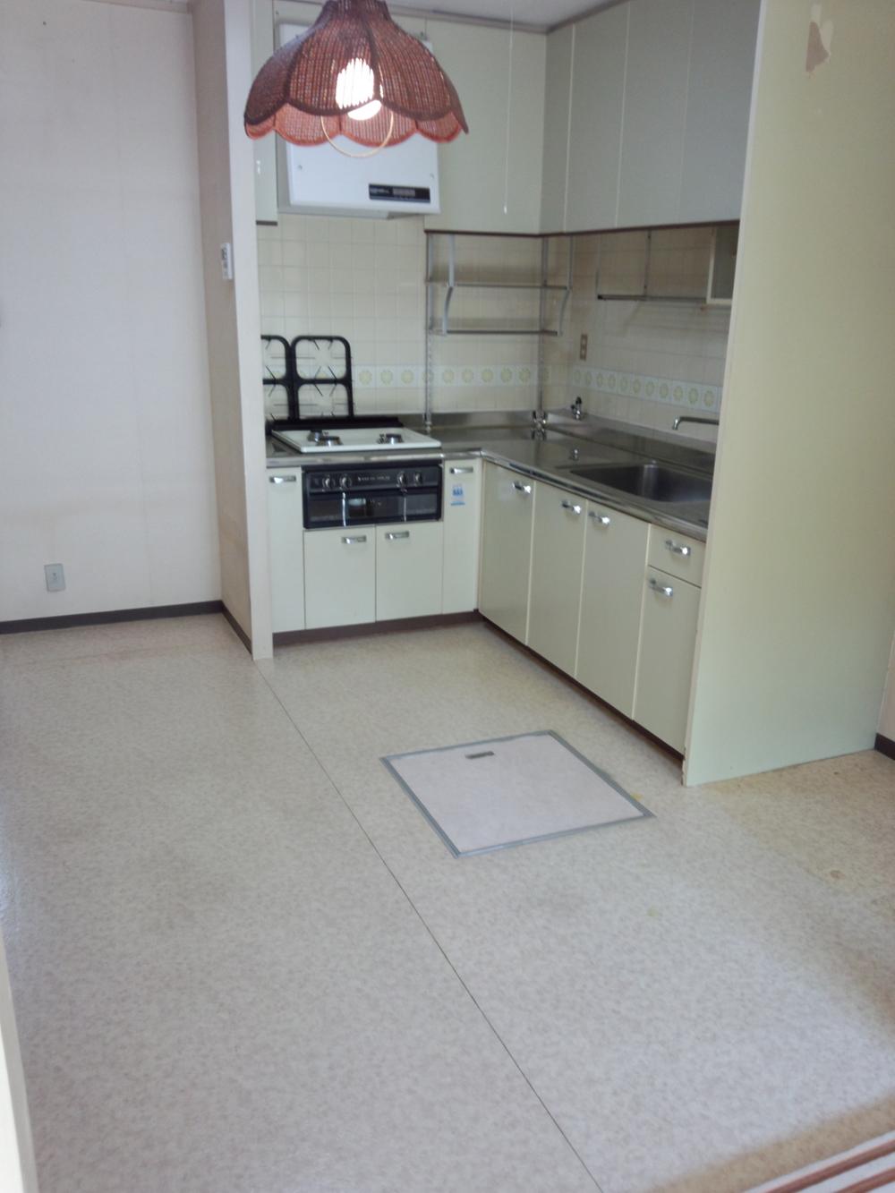 Kitchen. Indoor (11 May 2013) Shooting