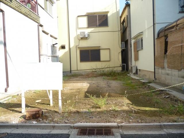 Local appearance photo. Shin'ikeshima is a newly built three-story of the town