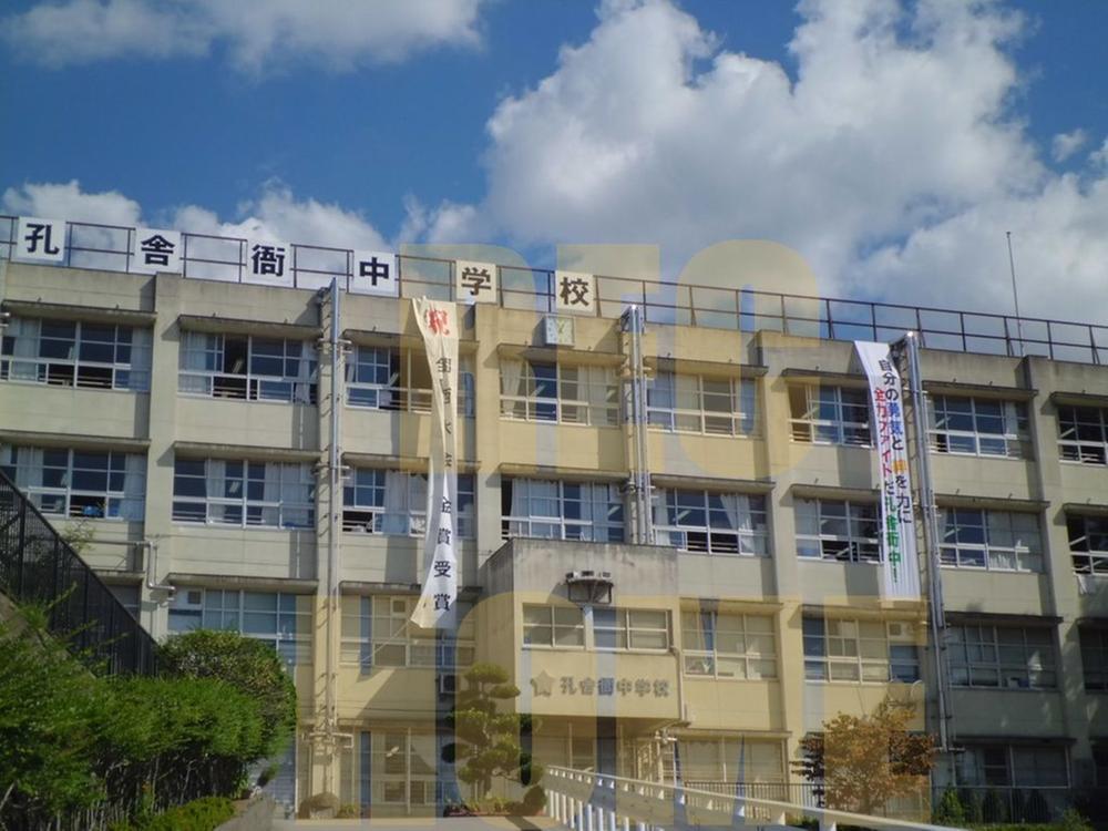Junior high school. Higashi-Osaka Tatsuana building 衙中 1118m to school