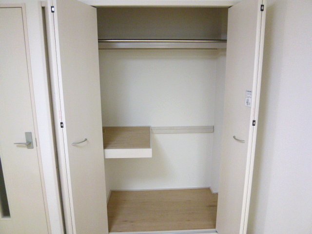 Receipt. Walk-in closet is the average of the size of the storage. 
