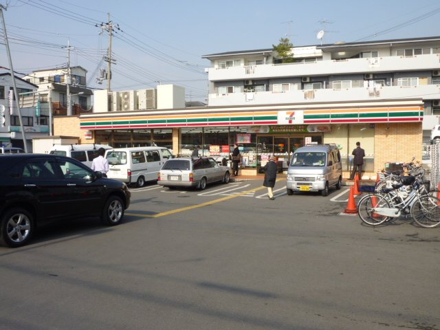 Convenience store. Seven-Eleven Higashi Kosakahon-cho 2-chome up (convenience store) 224m