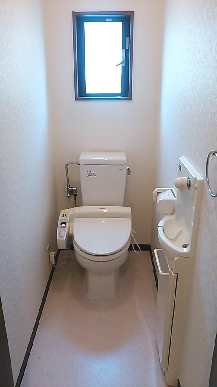 Toilet. Indoor (07 May 2013) Shooting