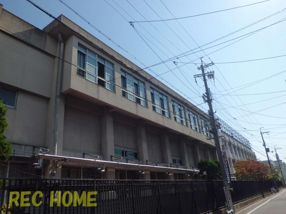 Junior high school. Higashi Osaka Municipal Aida until junior high school 1061m