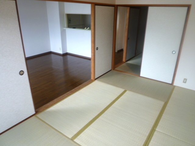 Other room space. Is a Japanese-style room of calm space.