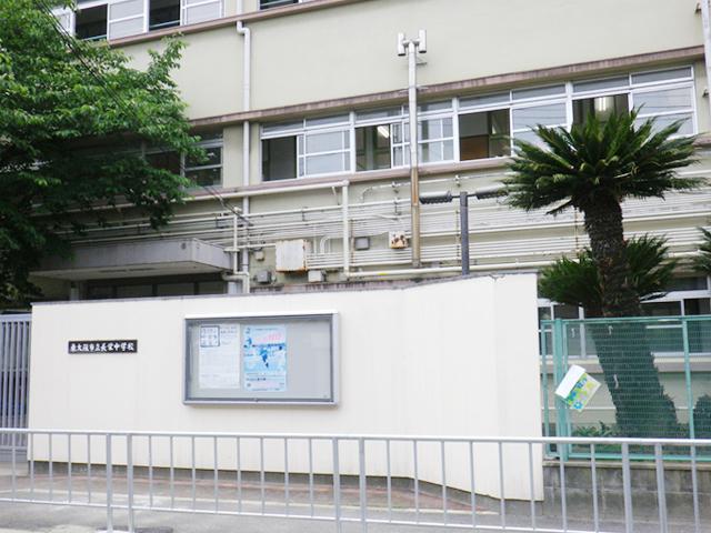 Junior high school. Higashi Osaka Municipal Evergreen until junior high school 845m