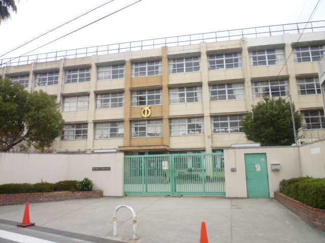 Primary school. Higashi-Osaka Tatsui Kibe to elementary school (elementary school) 1142m