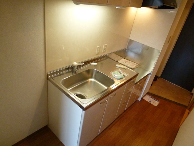 Kitchen. Gas stove is but please install the one you like best