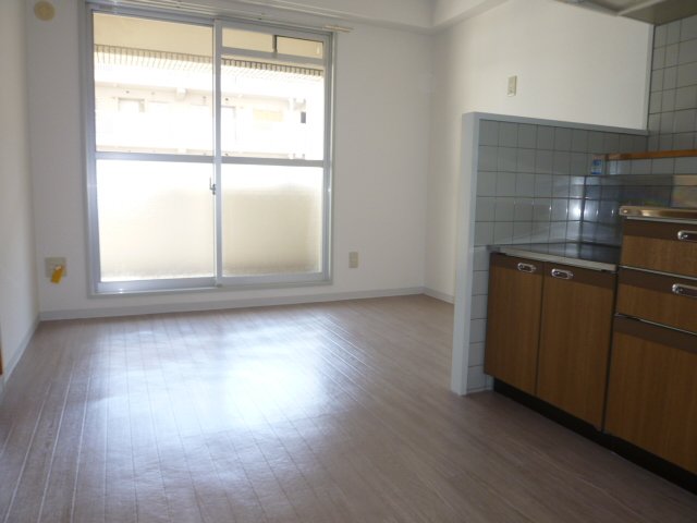 Living and room. It is very wide LDK. 