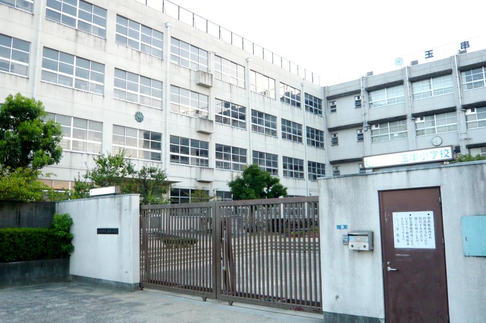 Primary school. Higashi Osaka Municipal sacred Shinto tree branch until the elementary school 843m