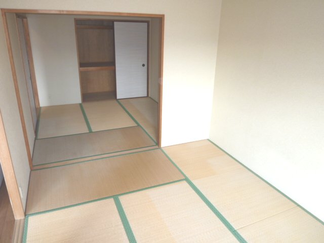 Other room space. There are Japanese-style room 2 Tsude 10.5 Pledge. 