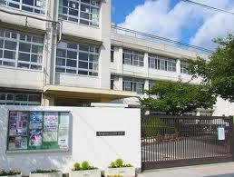 Junior high school. 1000m until KANAOKA Junior High School District (junior high school)
