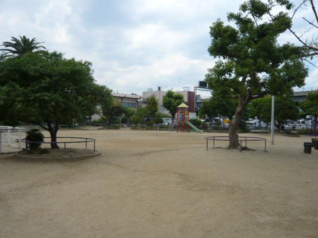 park. 160m to the park hardware-cho