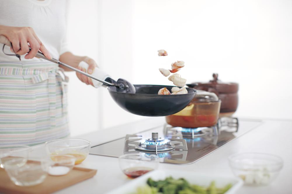 Other Equipment. Kitchen adopts 3-burner stove. The width of the dishes also spread.